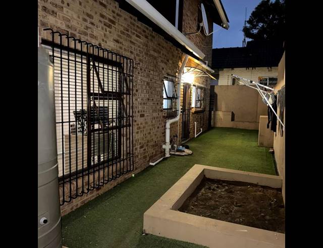 3 BEDROOM HOUSE FOR SALE IN EAST TOWN